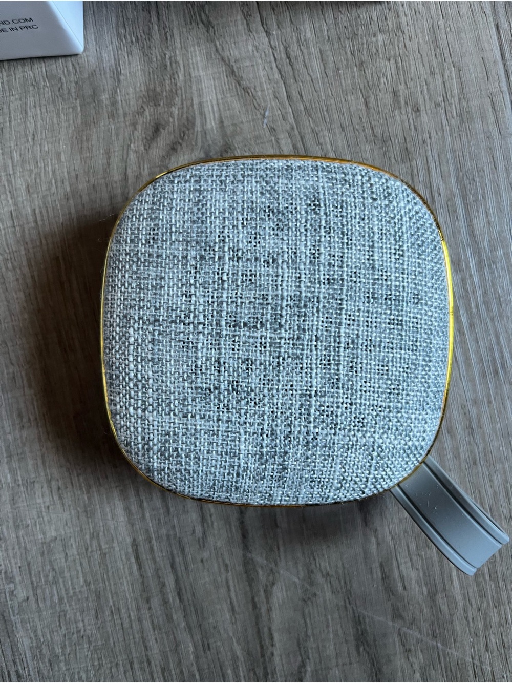 LSTN Wanderlust Portable Speaker - White with Gray Fabric and Gold Trim - Picture 3 of 4
